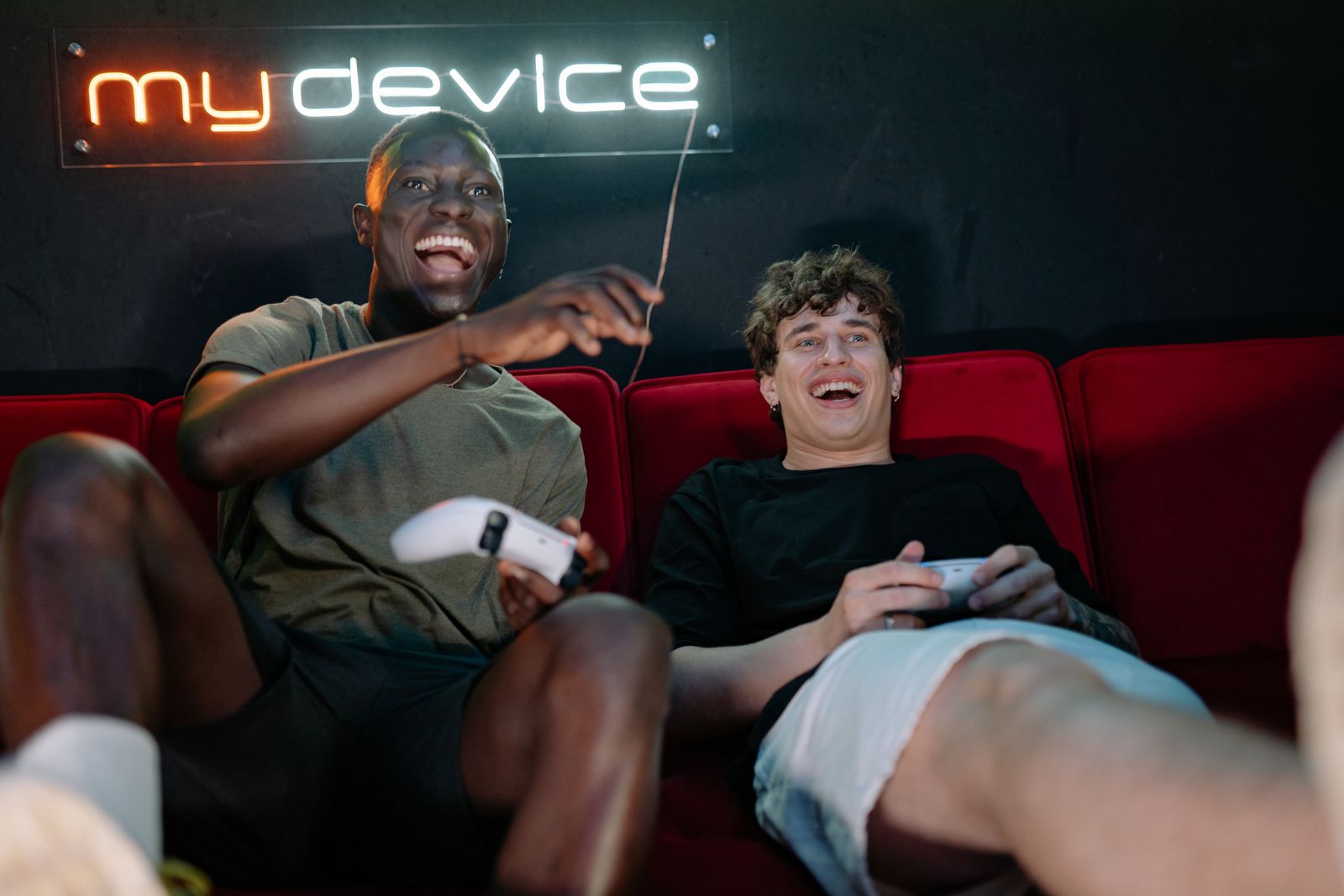 Friends gaming on Vidoo Ai